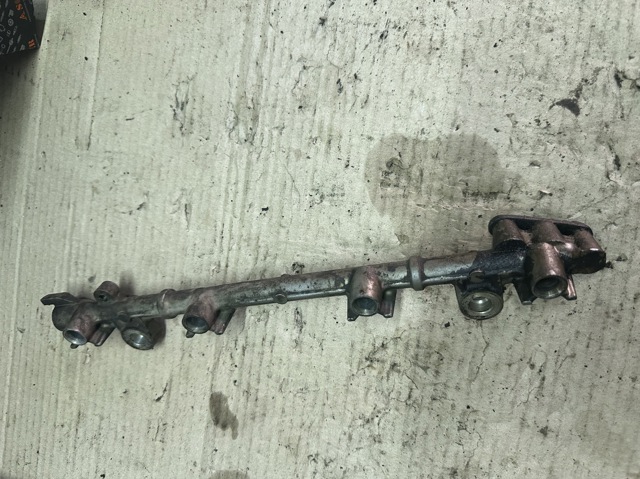 Рампа форсунок системи упорскування палива 2381474110 TOYOTA