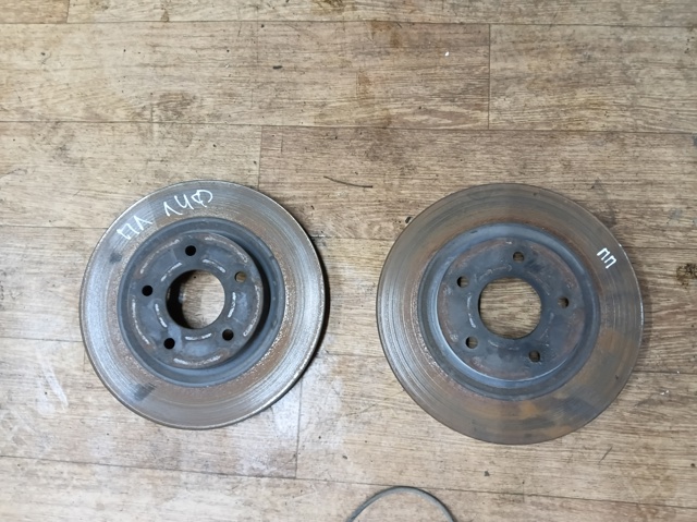 Гальмо дискове переднє 402064BA0A NISSAN