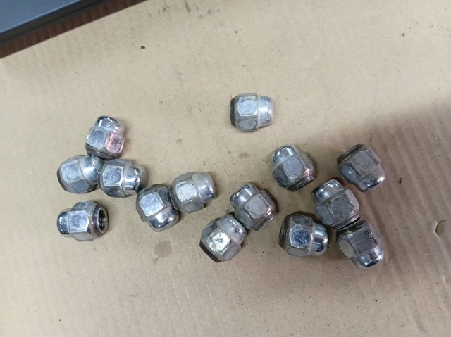 Гайка колісна 40224ZN50A NISSAN
