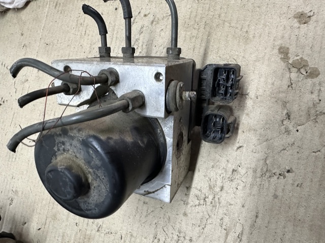 Блок керування АБС (ABS) Toyota Camry 4