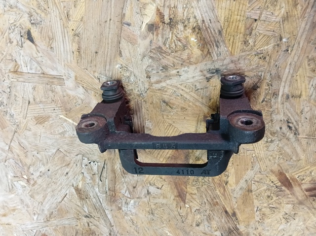 Скоба гальмівного заднього супорта 4605B122 MITSUBISHI