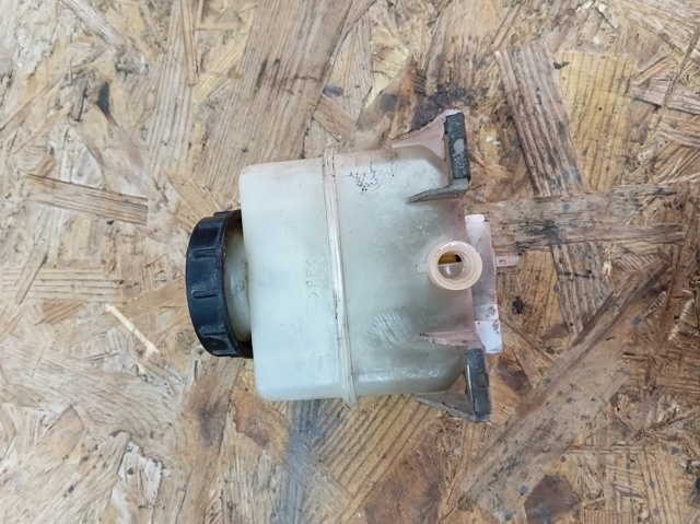 Бачок ГГЦ 46090CC010 NISSAN