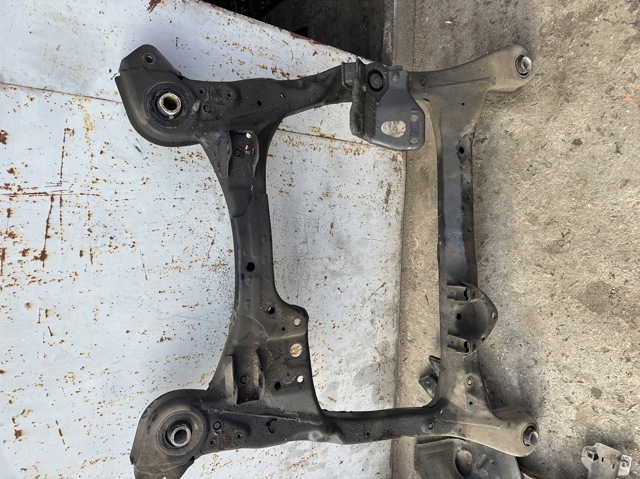 Передня балка 5110033030 TOYOTA
