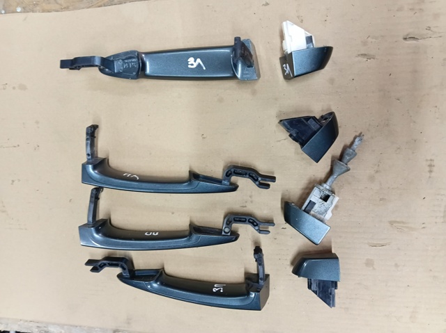Лічинка замка лівих дверей 51217162427 BMW