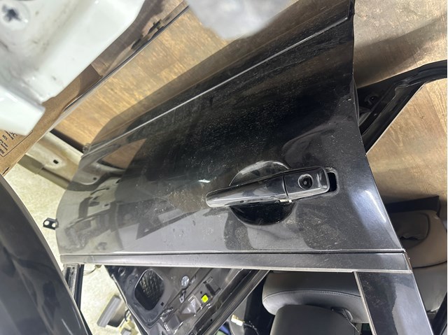 Дверка передня права 5700A168 MITSUBISHI