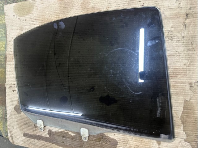 Скло задньої двері правої 5736A026 MITSUBISHI