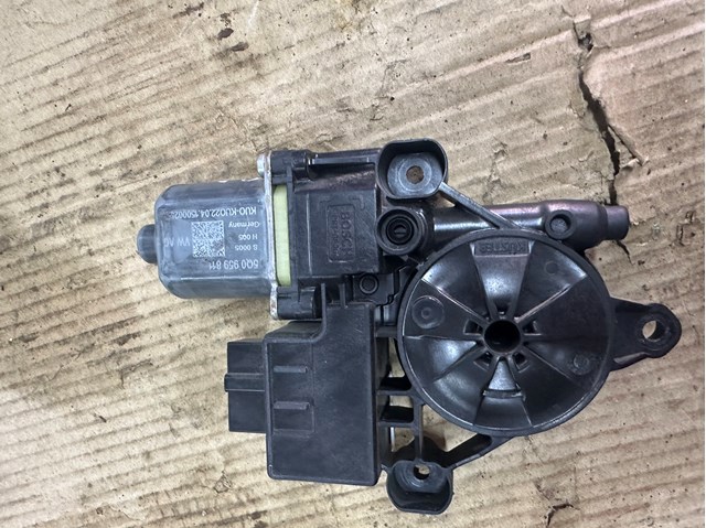 Привід ліфта передній 5Q0959811 VAG