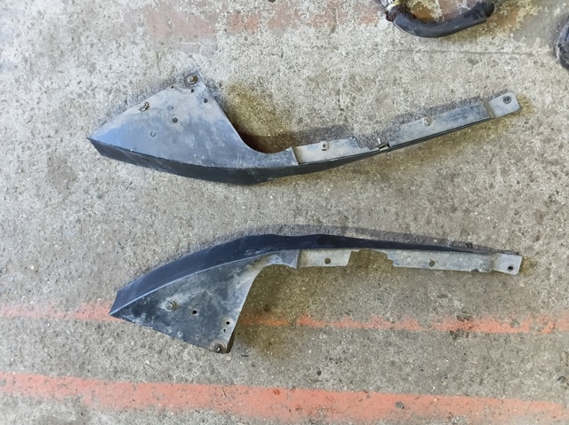 Вія (накладка) лівої фари 62065CA000 NISSAN