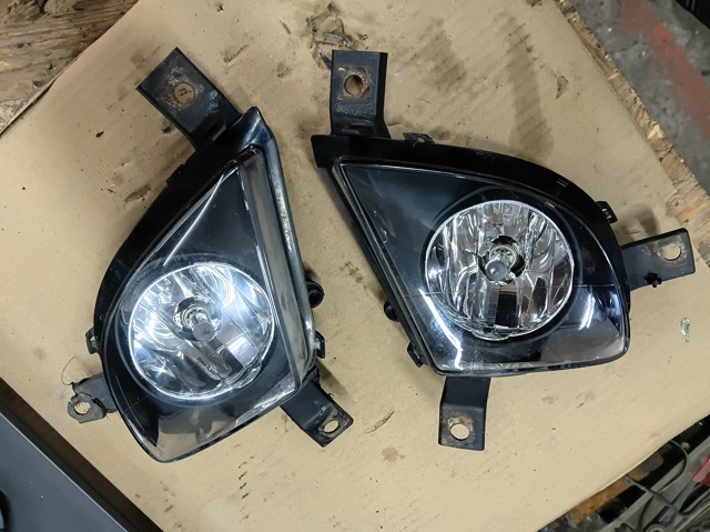 Протитуманка ліва 63177199893 BMW