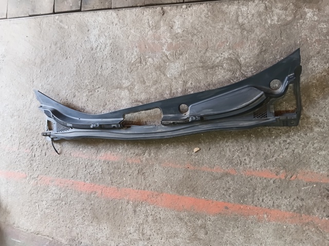 Водостік лобового скла, жабо 668623NF0A NISSAN