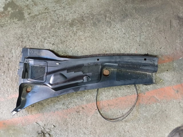 Водостік лобового скла, жабо 66862CA000 NISSAN