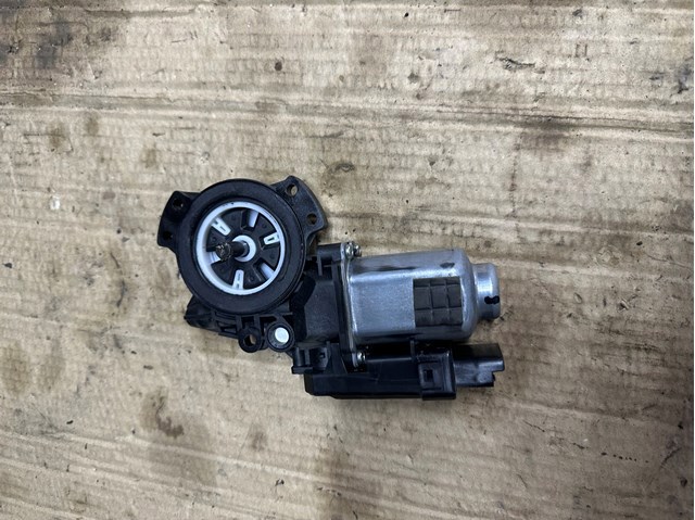 Мотор склопідйомника дверей передніх, правих 824602T010 HYUNDAI