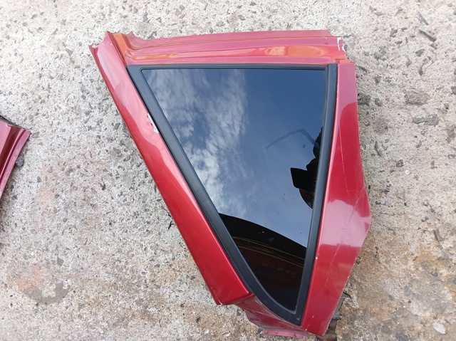 Стукло багажника, праве 83300CA000 NISSAN