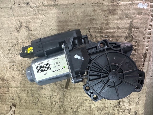 Моторчик склопідйомника двері задніх, правих 834602T000 HYUNDAI