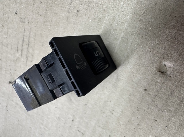 Кнопка коректора фар 8415220030 TOYOTA