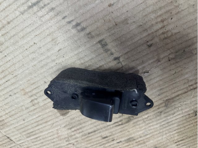 Кнопки переднього правого склопід'ємника 8608A065 MITSUBISHI