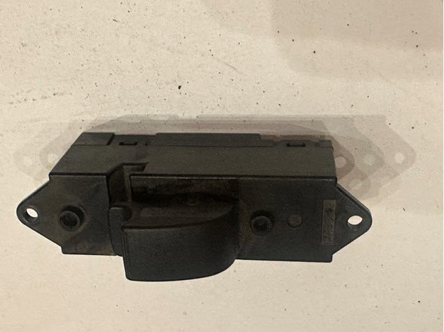 Кнопки заднього лівого склопід'ємника 8608A101 MITSUBISHI