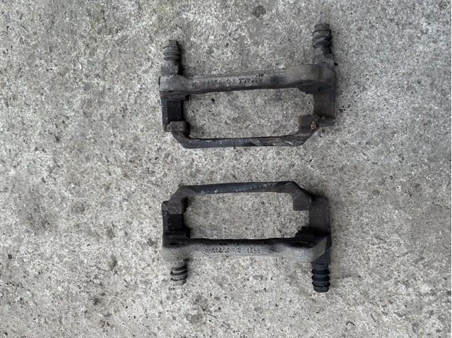 Скоба супорта переднього 8V0615125 VAG