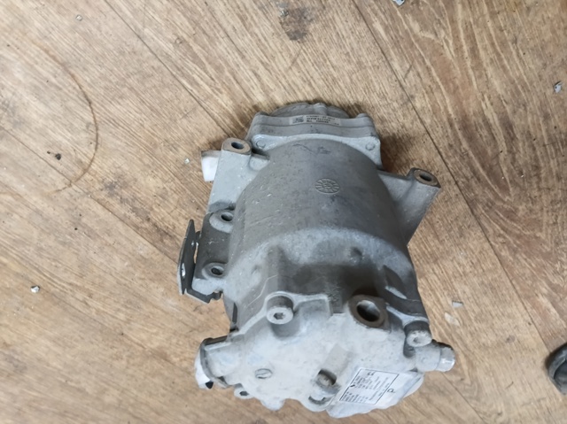 Компресор холодоагенту 926003NG0A NISSAN