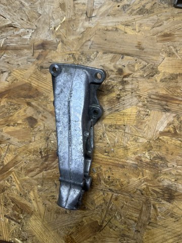 Кронштейн подушки (опори) двигуна, правої A1662230304 MERCEDES