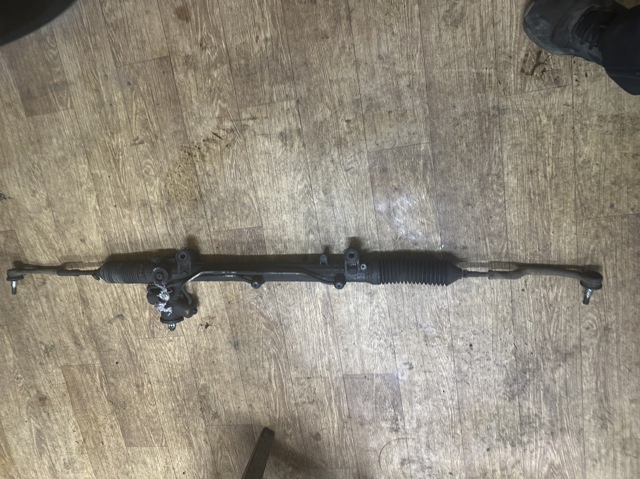 Кермова рейка A1684602000 MERCEDES