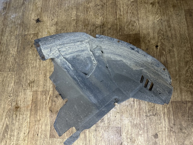 Підкрилок переднього крила, правий передній A1686900230 MERCEDES