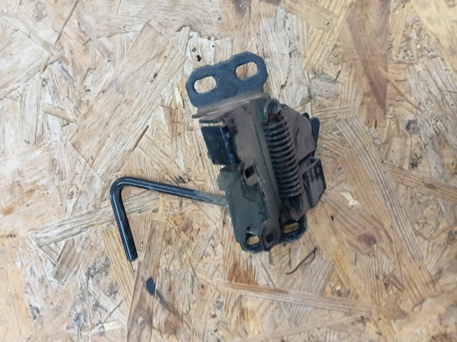 Замок капота A1688800160 MERCEDES