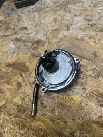 Насос вакуумний A6682300165 MERCEDES