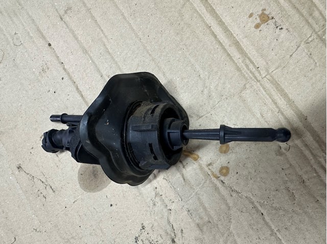 Циліндр зчеплення, головний BP4K41400C MAZDA