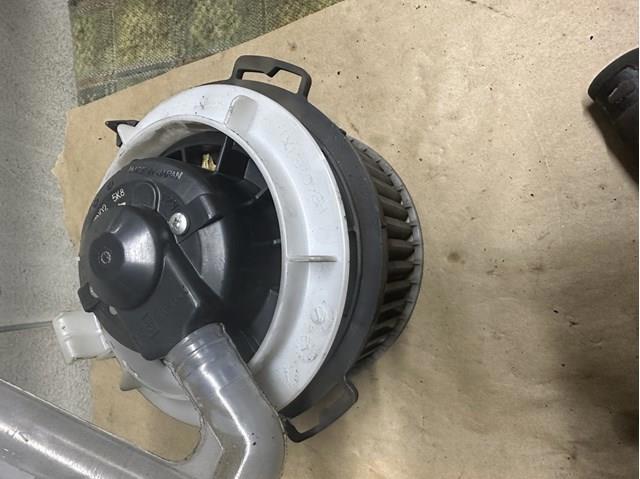 Моторчик пічки BP4K61B10 MAZDA