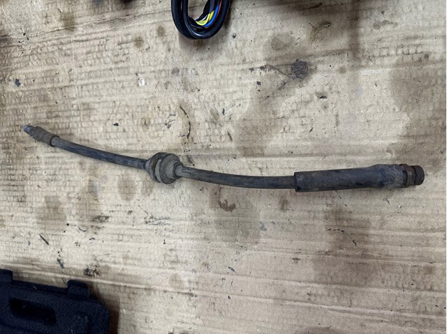 Гнучка гальмівна трубка задня BP4L43980E MAZDA