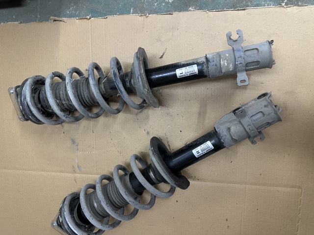 Амортизатор передньої підвіски EG2134700B MAZDA
