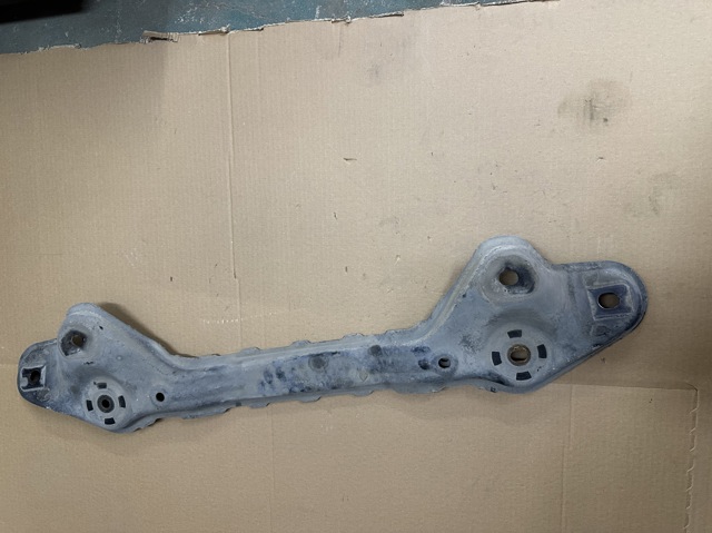 Передня балка EG2134H90 MAZDA