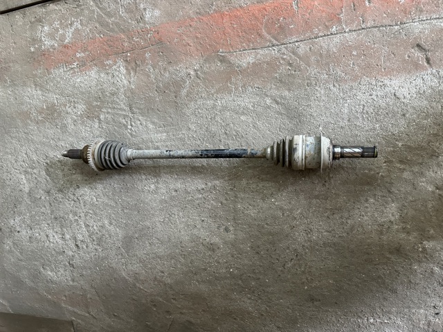 Піввісь задня, права GD712550XA MAZDA