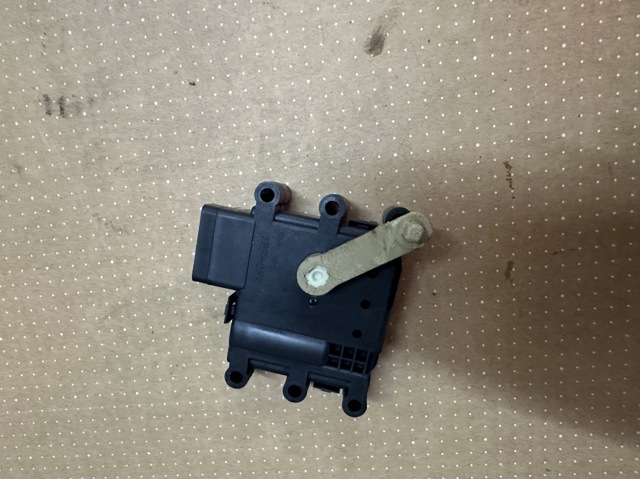 Реле обігрівача GJ6A61B60 MAZDA