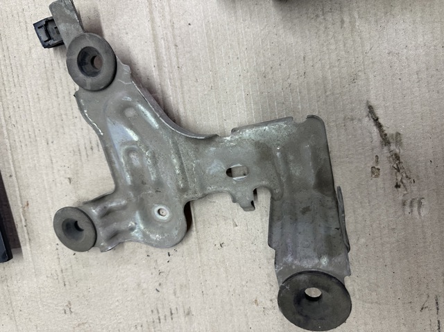Рамка номерного знака автомобіля передня L33D20210B MAZDA
