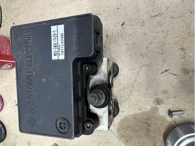Гідроагрегат антиблокувальної системи MN116261 MITSUBISHI