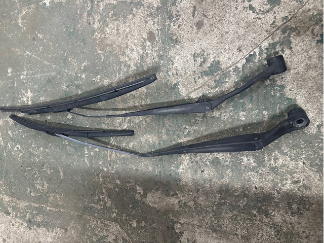 Повідок склоочисника MN190167 MITSUBISHI