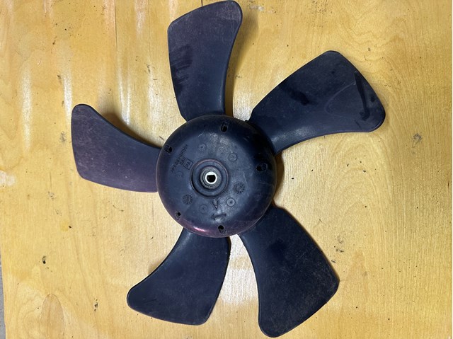 Вентилятор (крильчатка) радіатора охолодження mr464708, stmb162010 999678 lancer 9 mitsubishi MR464708