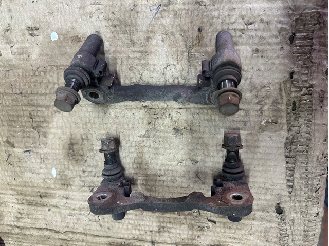 Скоба гальмівного заднього супорта MR569368 MITSUBISHI