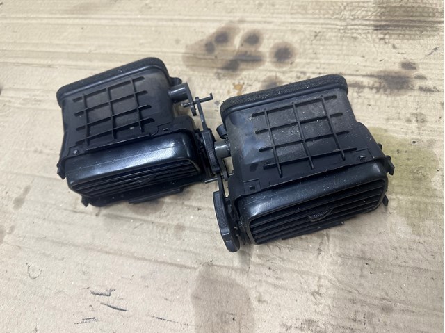 Решітка повітропровода ліва MR633541 MITSUBISHI
