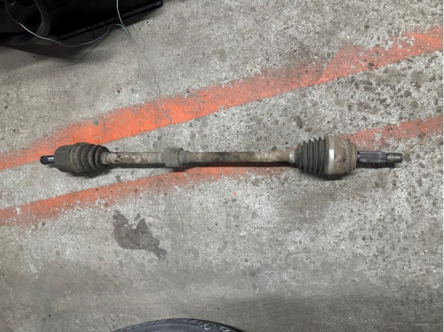 Піввісь передня, права MR953746 MITSUBISHI