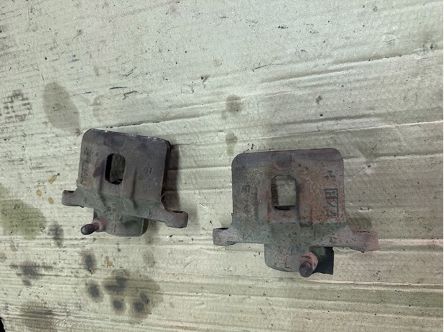 Задній гальмівний супорт лівий MR955065 MITSUBISHI