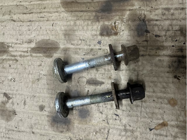 Болт заднього поздовжнього важеля, розвальний MU000463 MITSUBISHI