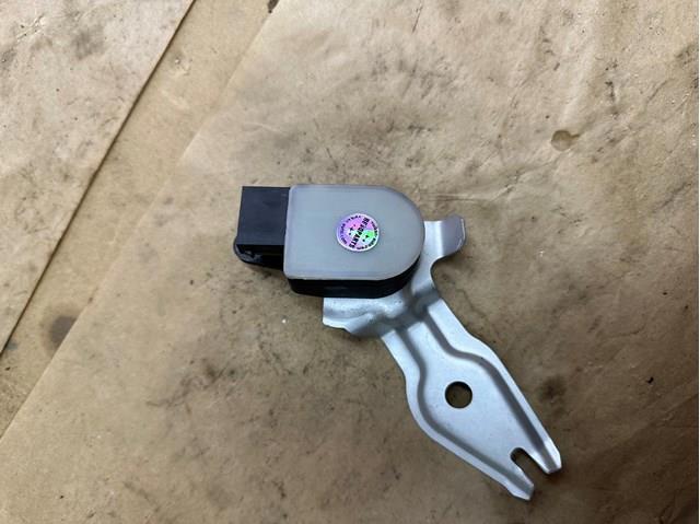 Датчик рівня положення кузова, передній лівий RP7L0616213 ResQparts