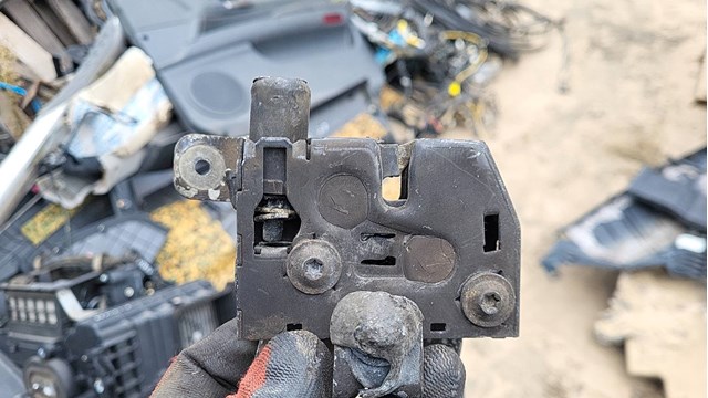 Замок кришки капота 4H0823509C VAG