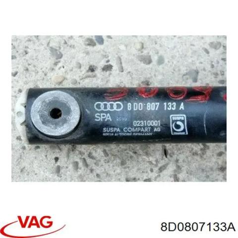 Лівий кронштейн переднього бампера 8D0807133A VAG