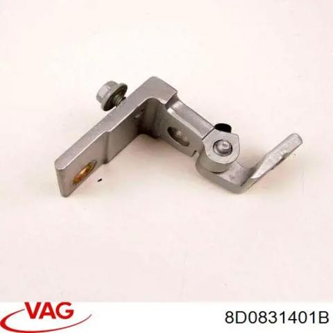 Дверний шарнір водійських дверей 8D0831401B VAG