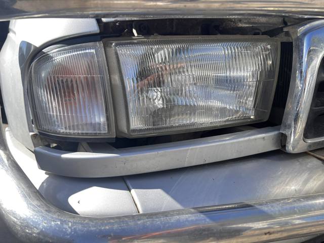 Фара правая UJ0651030 MAZDA