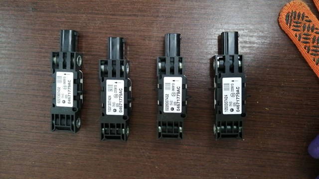 Датчик Ейрбег передній 04671779AC CHRYSLER